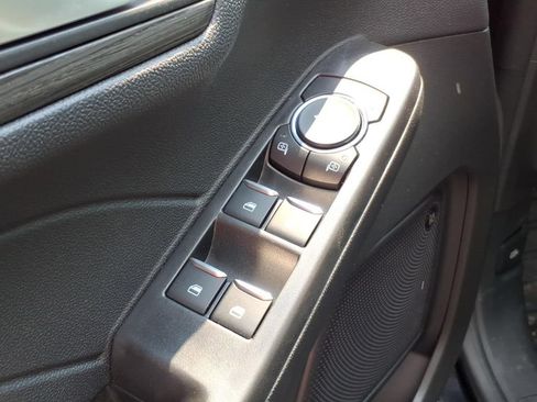 Used 2023 Ford Escape SE w/ PHEV Premium Package FWD image 9