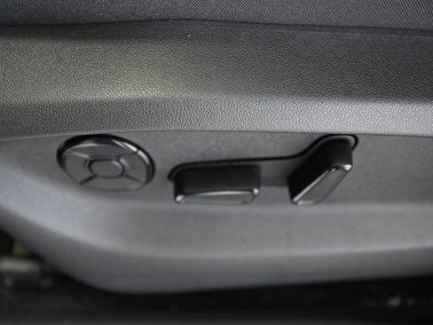 New 2026 Volkswagen Tiguan SE image 25