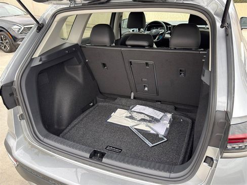 New 2025 Volkswagen Taos SE image 9