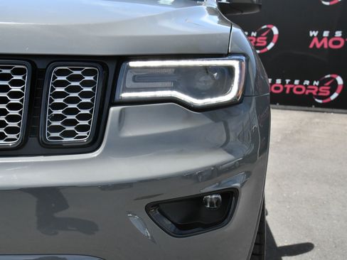 Used 2022 Jeep Grand Cherokee Laredo X AWD/4WD image 11