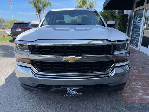 Used 2018 Chevrolet Silverado 1500 LT image 2