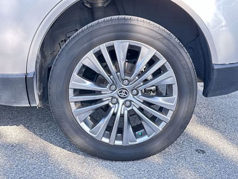 Used 2021 Toyota Venza Limited w/ Advanced Technology Package AWD/4WD image 12