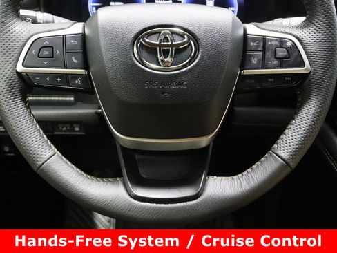 Used 2025 Toyota Sienna XLE Woodland Edition image 26