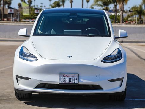 Used 2023 Tesla Model Y Long Range AWD/4WD image 3
