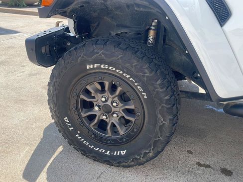Used 2022 Jeep Wrangler Unlimited Rubicon w/ Dual Top Group AWD/4WD image 6