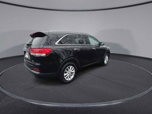 Used 2017 Kia Sorento LX image 8