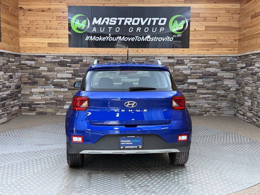 Used 2024 Hyundai Venue SEL FWD image 13