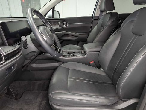 Used 2025 Kia Sorento S AWD/4WD image 4