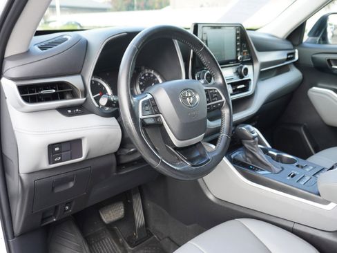 Used 2022 Toyota Highlander XLE image 22