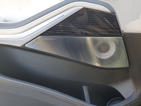 Used 2023 BMW X7 M60i w/ Executive Package image 29