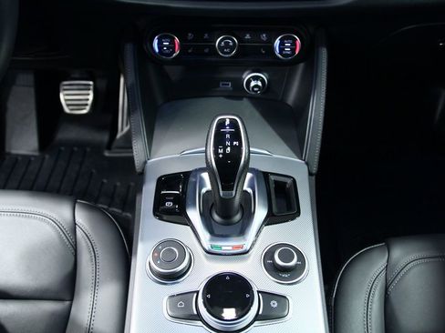 Used 2024 Alfa Romeo Stelvio Ti image 21