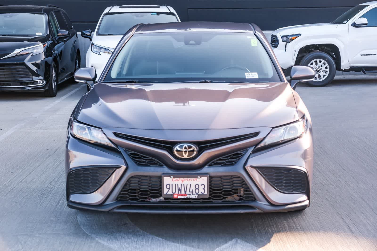 Used 2022 Toyota Camry SE FWD image 2