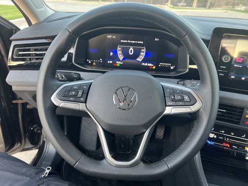 Used 2025 Volkswagen Jetta SE w/ Sunroof Package image 17