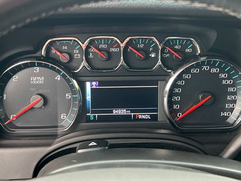 Used 2018 Chevrolet Suburban LT image 25