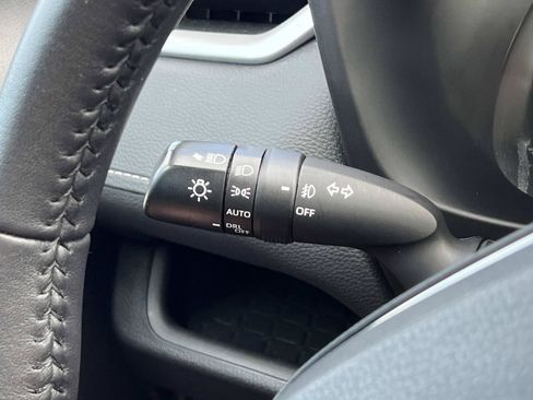 Used 2022 Toyota RAV4 XLE Premium FWD image 27