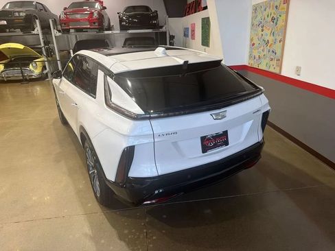 Used 2024 Cadillac Lyriq Sport AWD/4WD image 43