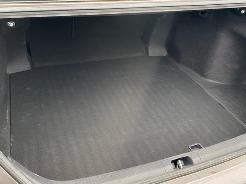 Used 2020 Toyota Camry XLE image 9