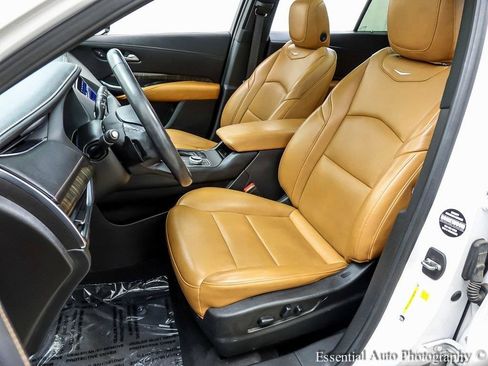 Used 2022 Cadillac XT4 Premium Luxury w/ Enhanced Visibility Package image 8