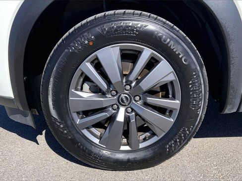 Used 2025 Nissan Pathfinder SV image 26