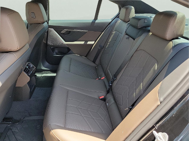 Used 2027 BMW i5 eDrive40 w/ M Sport Package RWD image 16