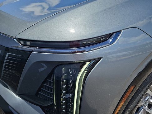 New 2026 Cadillac Vistiq Sport w/ LPO, Floor Liner Package image 9