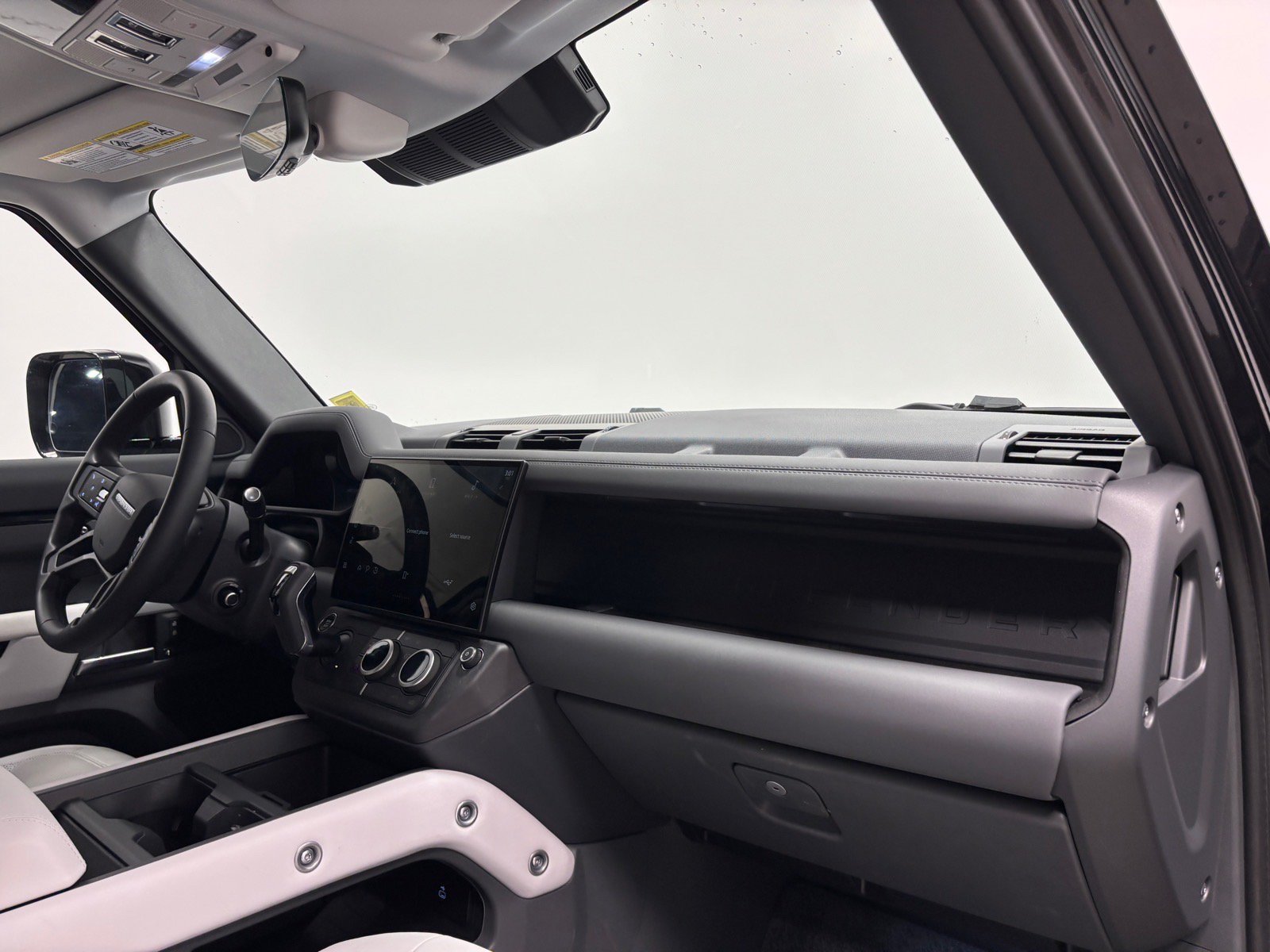 Used 2026 Land Rover Defender 110 X-Dynamic SE AWD/4WD image 29