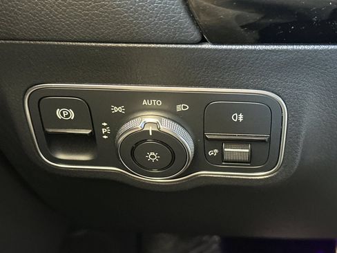 Certified 2022 Mercedes-Benz GLA 250 4MATIC image 35