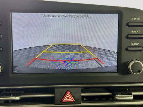 Used 2021 Hyundai Elantra SE FWD image 21