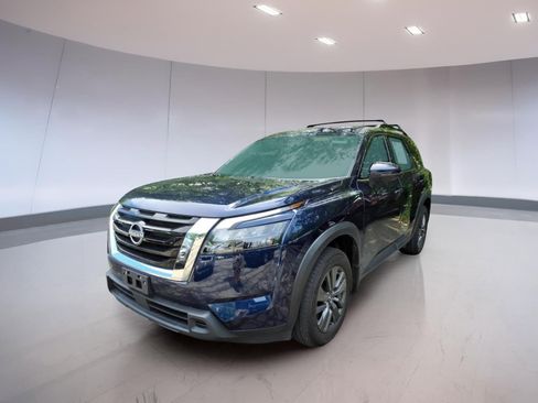Used 2023 Nissan Pathfinder SV AWD/4WD image 2
