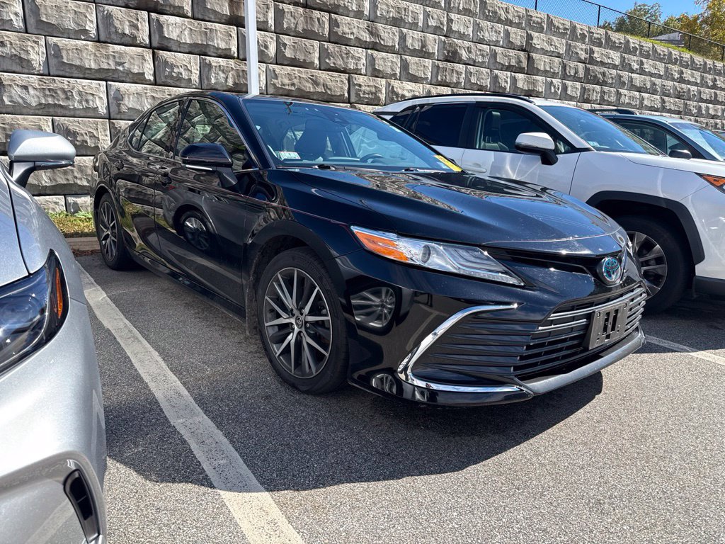 Used 2024 Toyota Camry XLE w/ Navigation Package FWD image 3