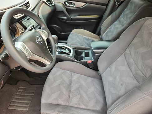 Used 2016 Nissan Rogue SV AWD/4WD image 9