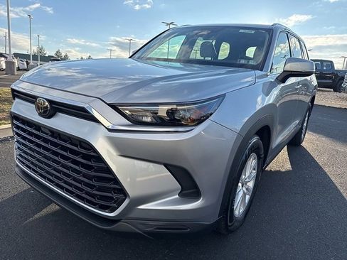 Certified 2024 Toyota Grand Highlander XLE image 3