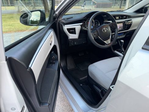Used 2015 Toyota Corolla LE FWD image 10