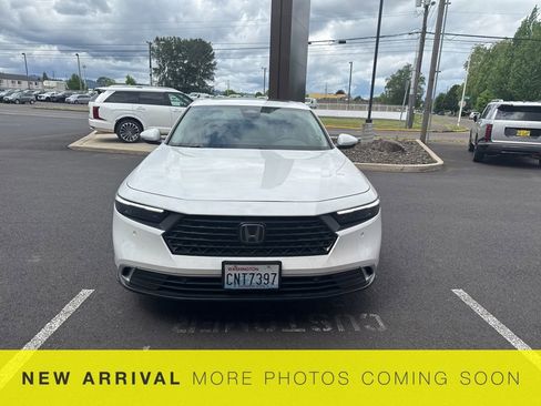 Used 2024 Honda Accord Touring image 2