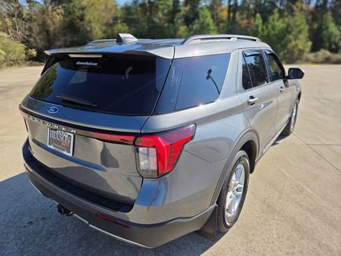Used 2025 Ford Explorer Active w/ Active Comfort Package image 7