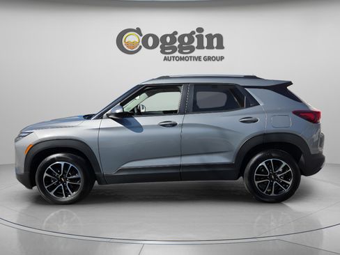 Used 2024 Chevrolet TrailBlazer LT w/ Driver Confidence Package FWD image 2