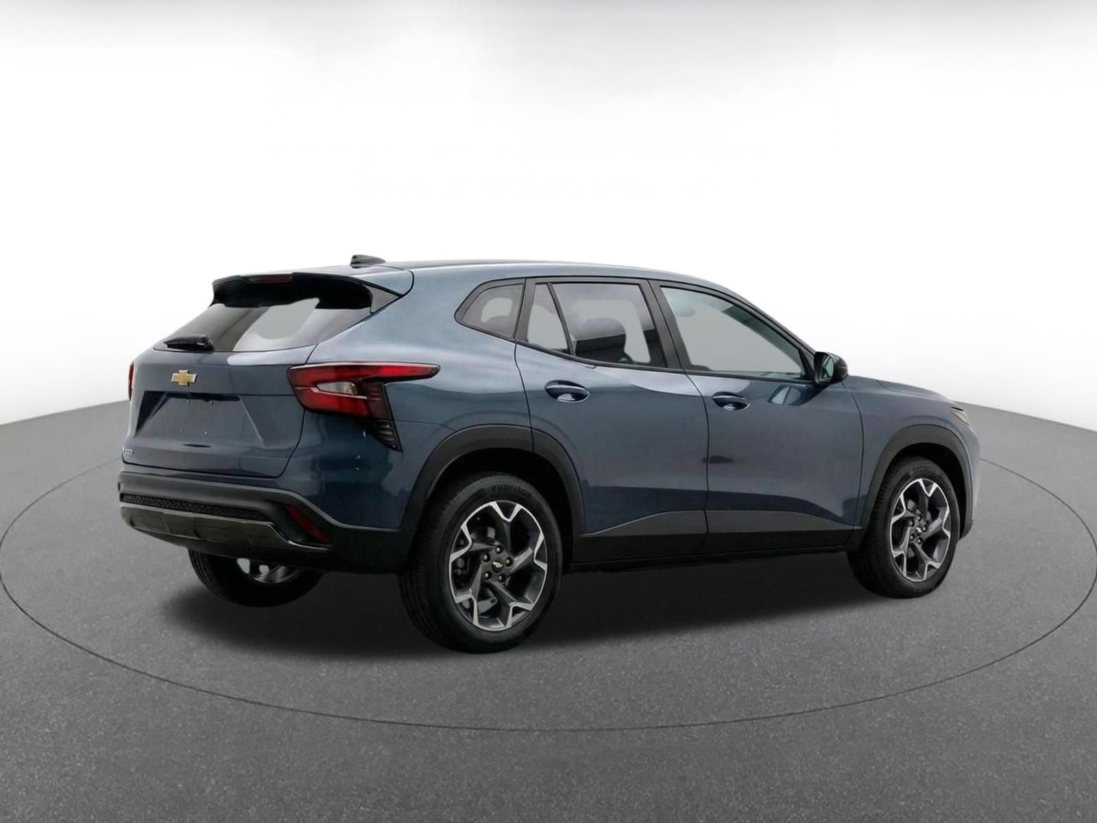 Used 2025 Chevrolet Trax LT FWD image 7