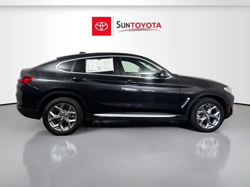 Used 2025 BMW X4 xDrive30i AWD/4WD image 2