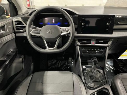 New 2026 Volkswagen Taos SE AWD/4WD image 13