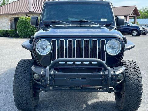 Used 2018 Jeep Wrangler Unlimited Sahara AWD/4WD image 3