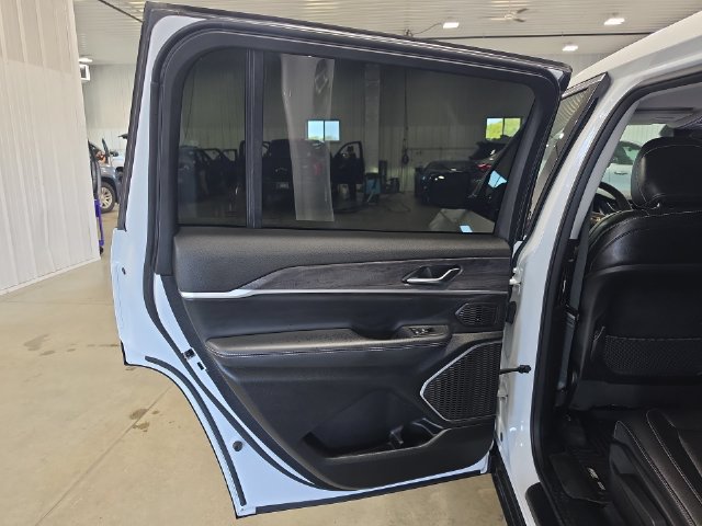 Used 2023 Jeep Grand Cherokee L Limited w/ Trailer Tow Group (B) AWD/4WD image 28