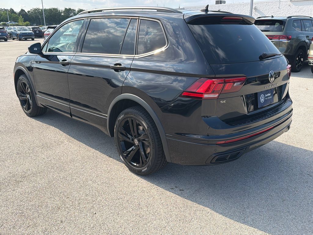 Certified 2023 Volkswagen Tiguan SE R-Line AWD/4WD image 4