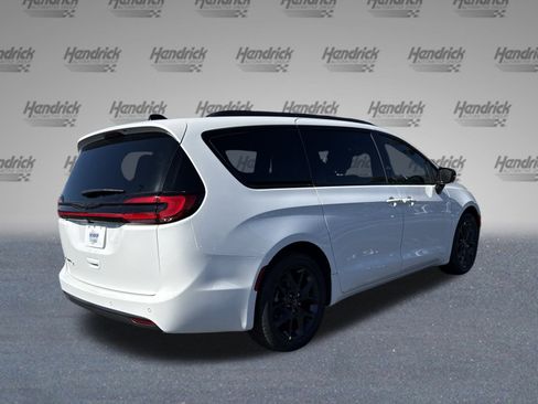 New 2026 Chrysler Pacifica Select image 8