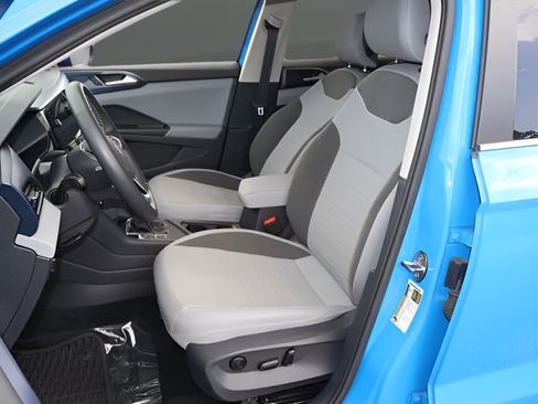 Certified 2023 Volkswagen Taos SE w/ Panoramic Sunroof Package FWD image 13