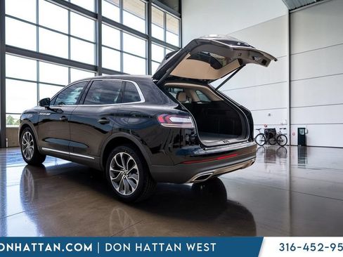 Used 2022 Lincoln Nautilus Reserve AWD/4WD image 31