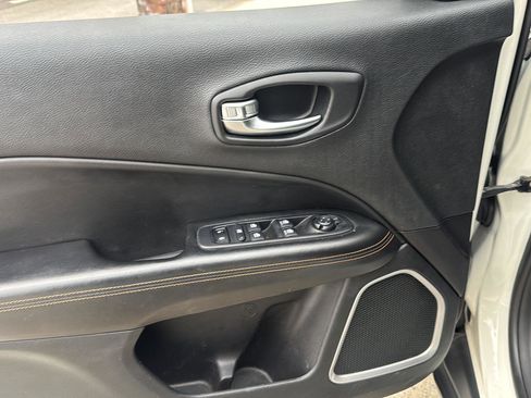 Used 2018 Jeep Compass Limited image 11