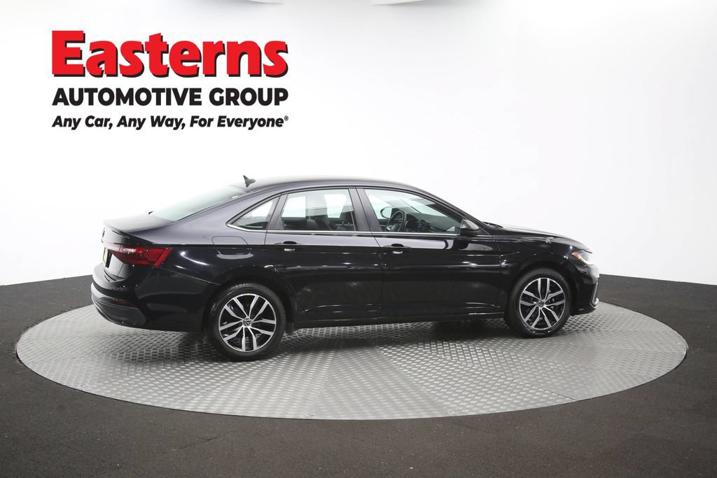 Used 2025 Volkswagen Jetta SE FWD image 44