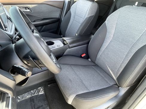 Used 2023 Nissan Rogue SV image 18