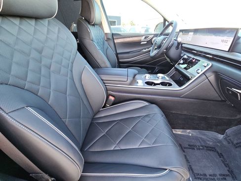 Certified 2025 Genesis GV80 3.5T Prestige AWD/4WD image 18