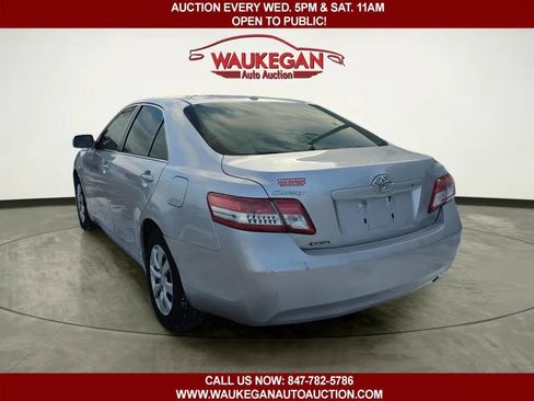 Used 2011 Toyota Camry LE image 6